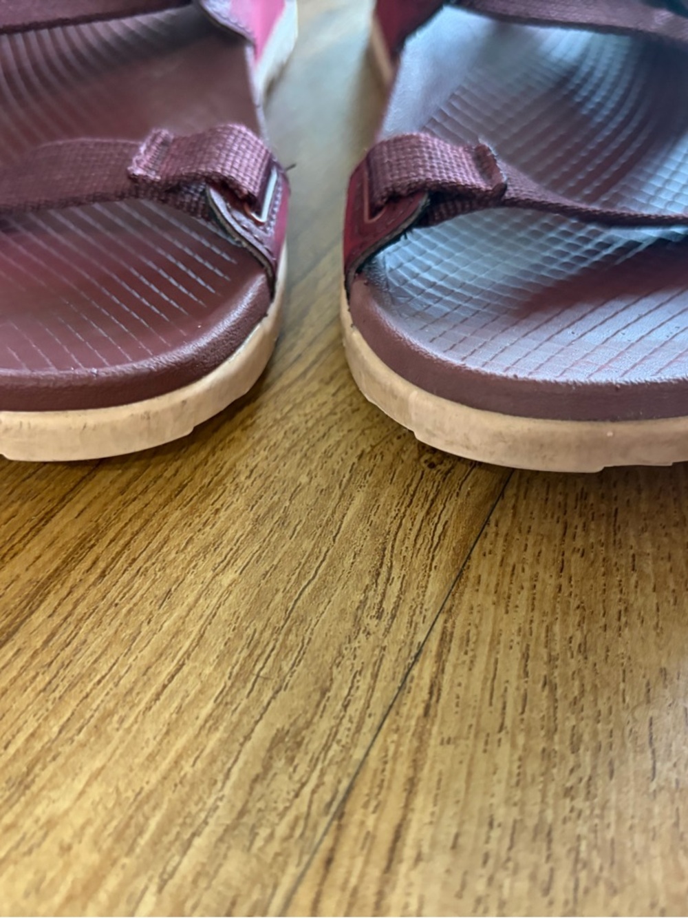 Chaco Lowdown Sandal Strappy Outdoor in Burgundy size 8 - Picture 5 of 9